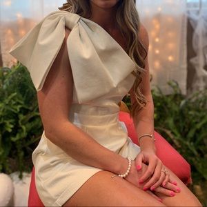 One shoulder bow white romper